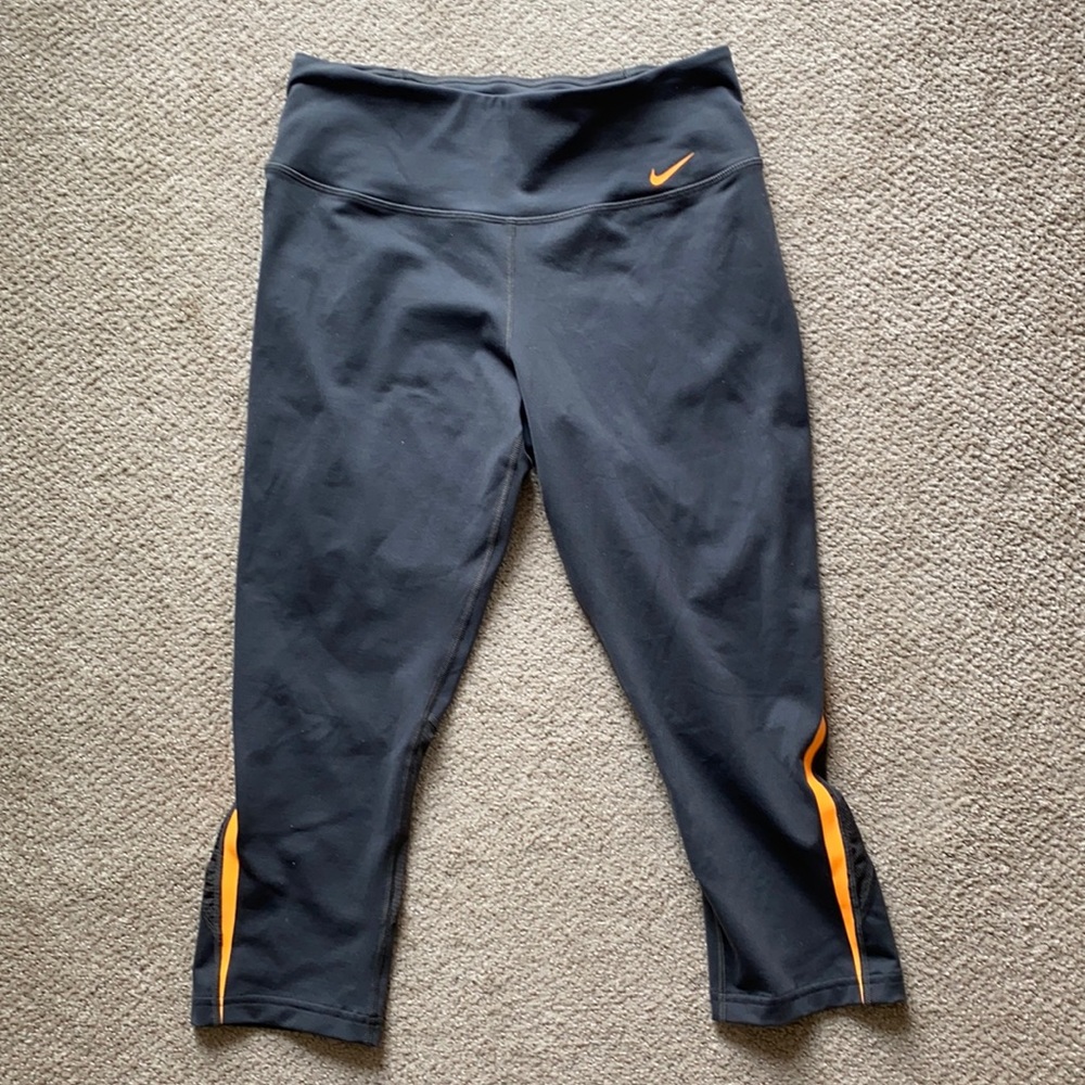 NIKE dri-fit leggings, waist band, back pocket
